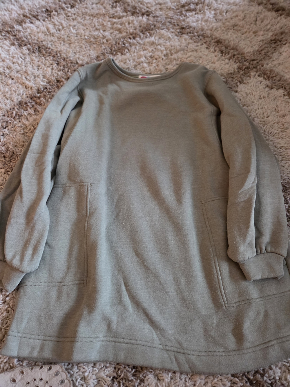 Women's Sage Green Long Sleeve tunic Sweatshirt. (pilling) great for beach!